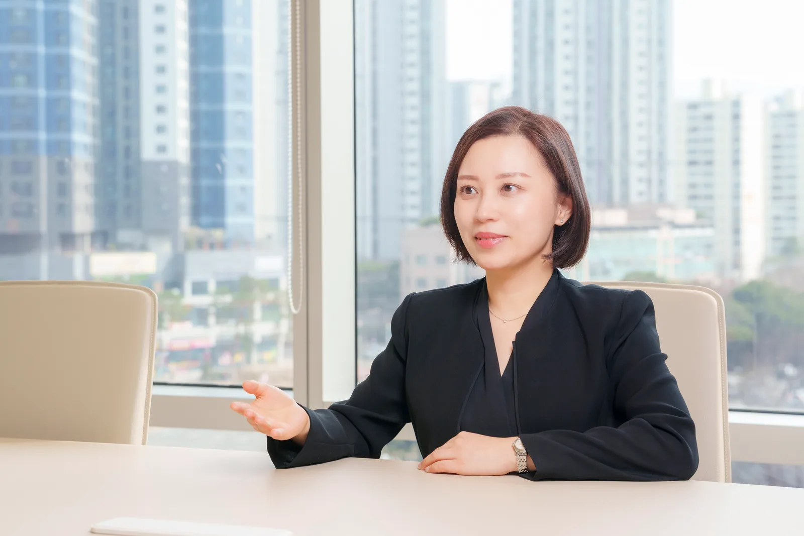 리얼로펌 가사법전문변호사가 상담하는 모습